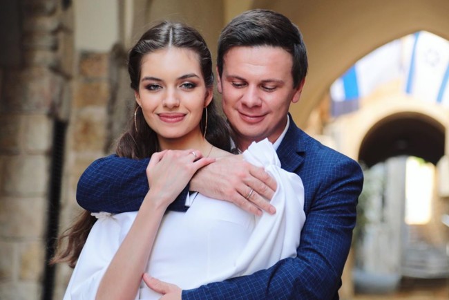 Що відомо про весілля відомо ведучого Комарова і Олександри Кучеренко