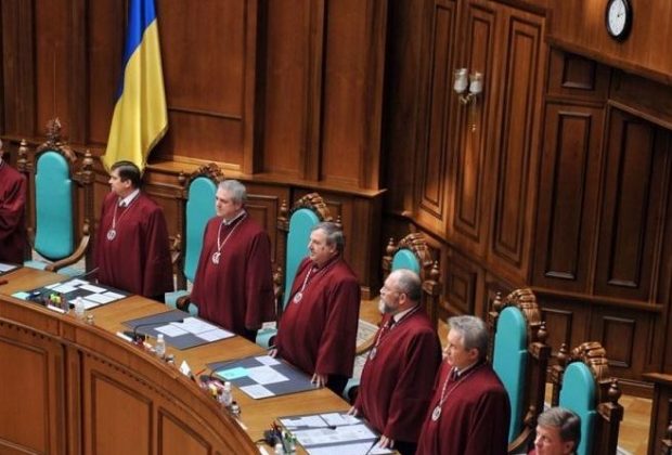 Розпуск Верховної Ради: судді КС не можуть визначитися з датою винесення рішення
