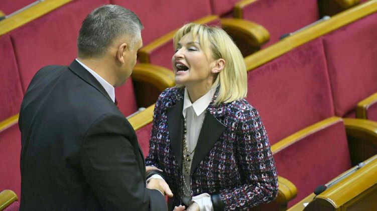 “Конкурентка Ірини Луценко у Раді”: блондинка зі “Слуги народу” одягнула зарплату українця за два місяці