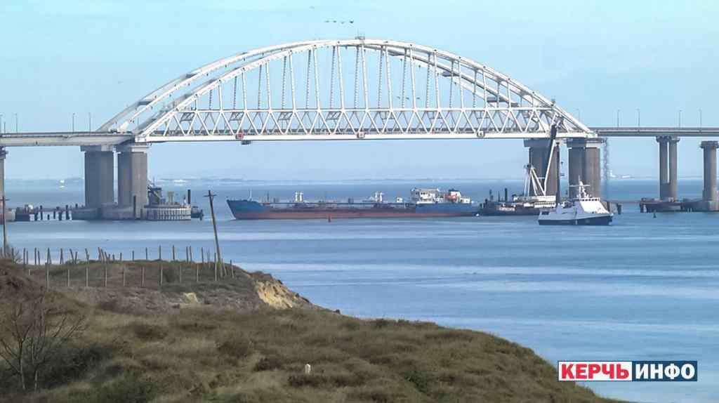 Україна затримала російський танкер, який блокував прохід українським катерам у Керченській протоці