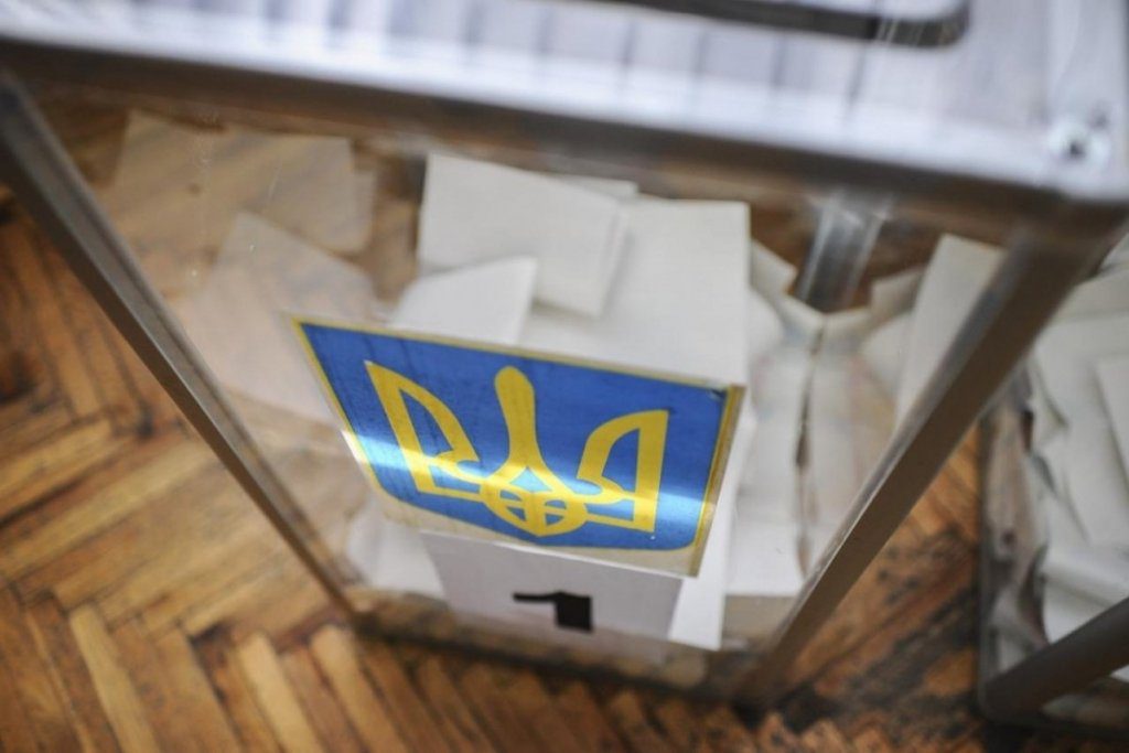 “Перерахунок голосів і зникнення печатки”: На одному з виборчих округів розгорівся скандал