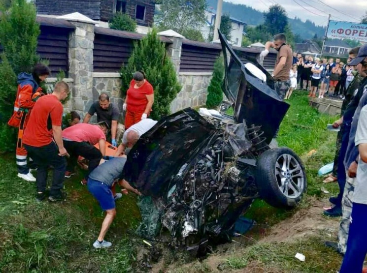 “Двоє загинули, двоє у важкому стані”: Моторошна ДТП на Львівщині перетворила авто на купу металобрухту