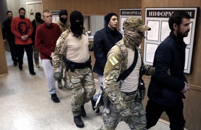 Суд у закритому режимі: У Москві винесли нове рішення щодо українських моряків
