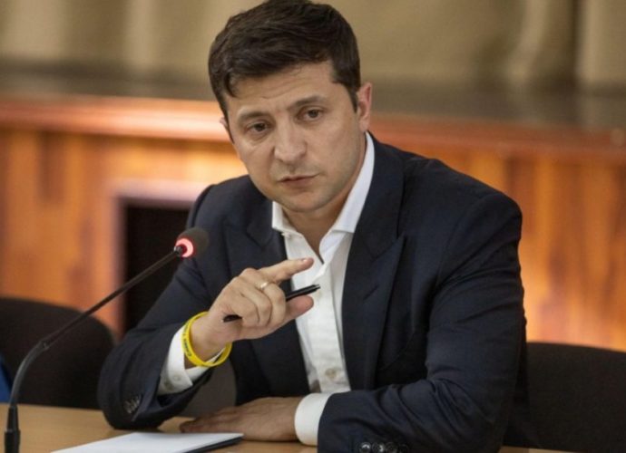 “Через можливу причетність до корупції”: Зеленський звільнив скандального чиновника і уже знайшов йому заміну