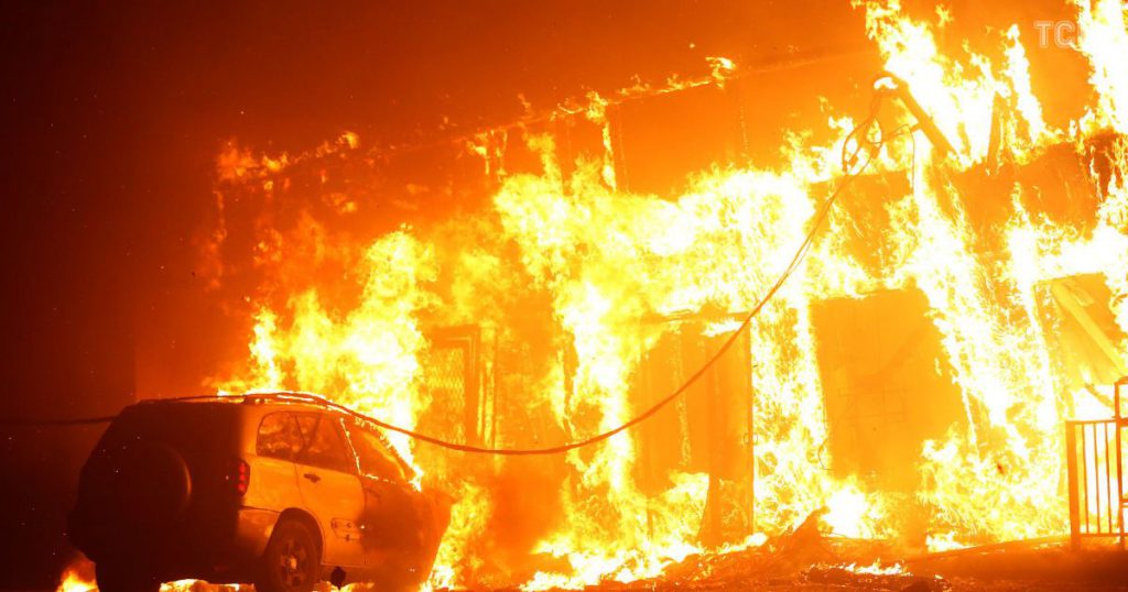 Не встигло охолонути попелище “Токіо Стар”: В Одесі спалахнула масштабна пожежа.