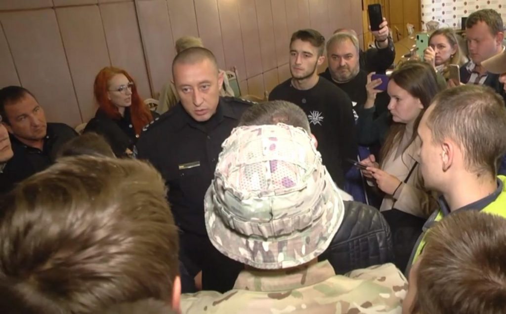 “Ганьба!”: У Львові вимагали відставки начальника поліції після жорстокого побиття протестуючих у Соснівці