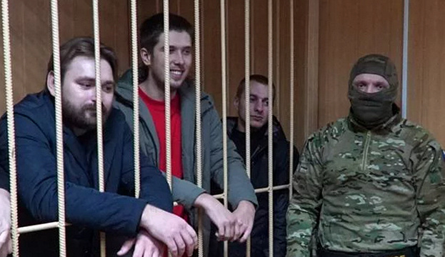“Поки не побачу – не повірю”: родичі полонених з’їжджаються до офісу українського омбудсмена