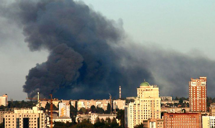 У Донецьку вибухнув склад з боєприпасами: людей евакуюють в терміновому порядку