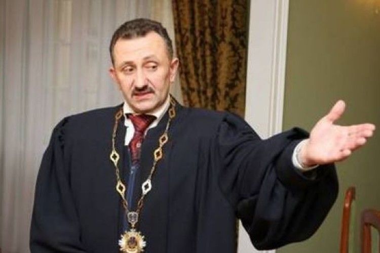 Хоче далі “колядувати!”: Скандальний суддя Ігор Зварич оскаржує вирок. Епічне повернення