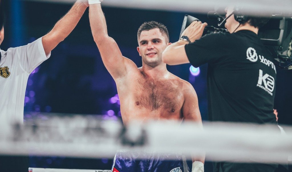 Непереможний український боксер ефектним нокаутом відправив суперника до лікарні