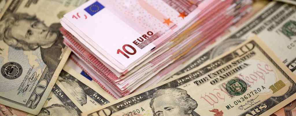 Долар і євро продовжують стрімко рости : курс валют на 27 жовтня
