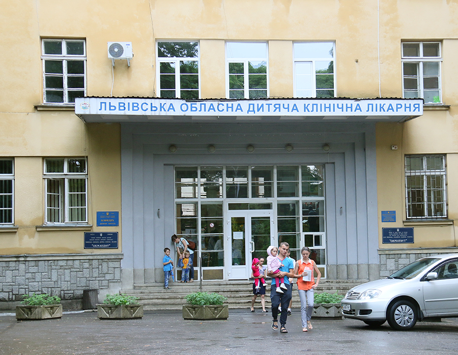 “Ганебне явище!” : Львівський ОХМАТДИТ закривають. Пацієнти обурені