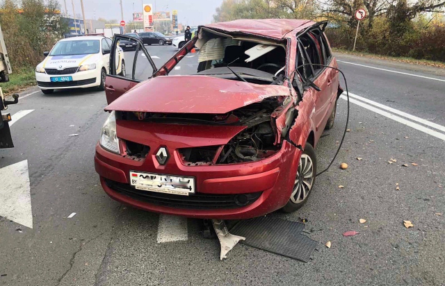 “Людей з автомобіля витягували рятувальники”: Відомий суддя потрапив у серйозну аварію на Закарпатті
