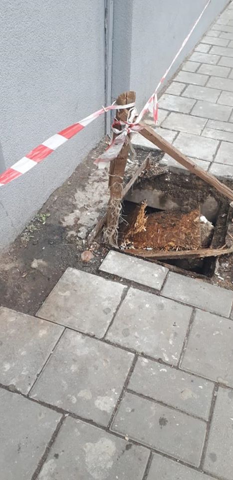 #СадовийвідремонтуйЛьвів : на вулиці Куліша 47 провалилася бетонна кришка. Можуть постраждати люди!