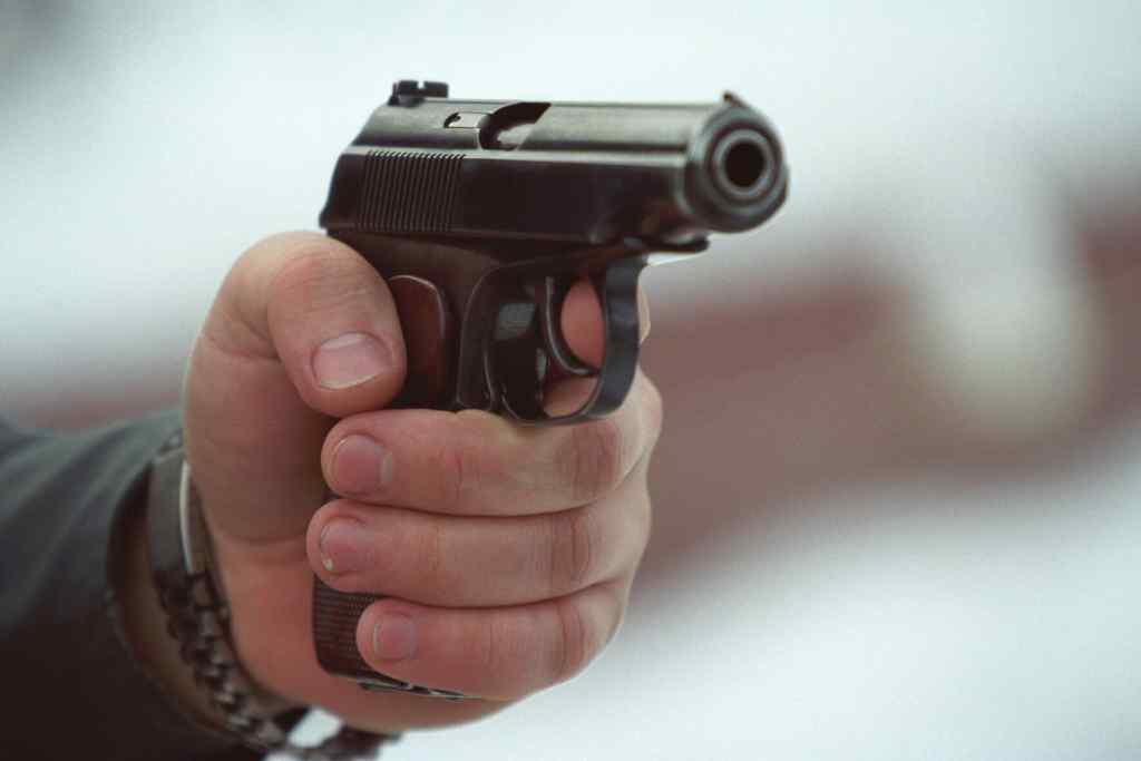 “Побив та обстріляв із пістолета” : В Ірпені чоловік жорстоко познущався із сусіда