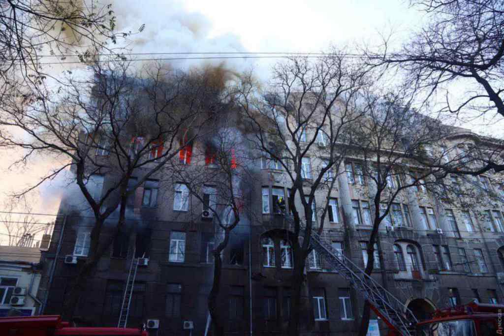 “Займання сталося у…” : Експерти встановили, де виникла пожежа в Одеському коледжі
