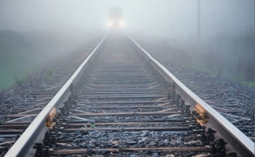 “Впав з платформи” : Поблизу харкова потяг насмерть збив чоловіка. “Уникнути наїзду не вдалося…”