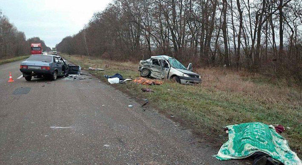 На Чернігівщині сталася моторошна аварія. Тіла збирали по дорозі. Кадри не для слабких