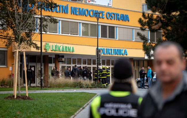 “Лежав з пістолетом і простріленою головою”: поліція знайшла підозрюваного у стрілянині в Чехії
