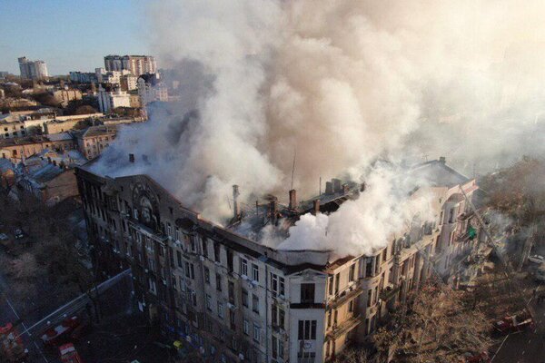“Вічна пам’ять загиблим!” : В Україні оголосили траур через страшну пожежу в коледжі Одеси. Нехай буде уроком!