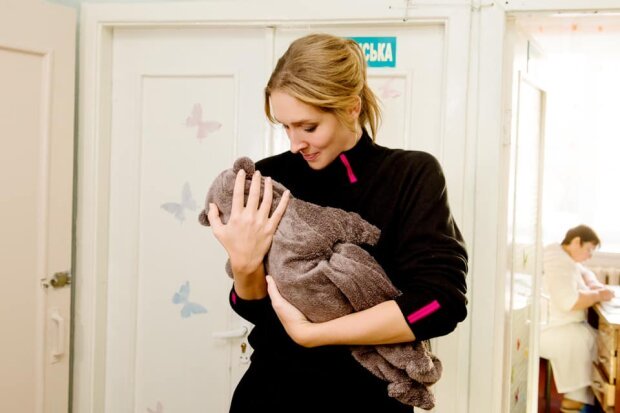 “Дівчинка поспішила народитися раніше”: Катя Осадча з малюком на руках звернулася до шанувальників