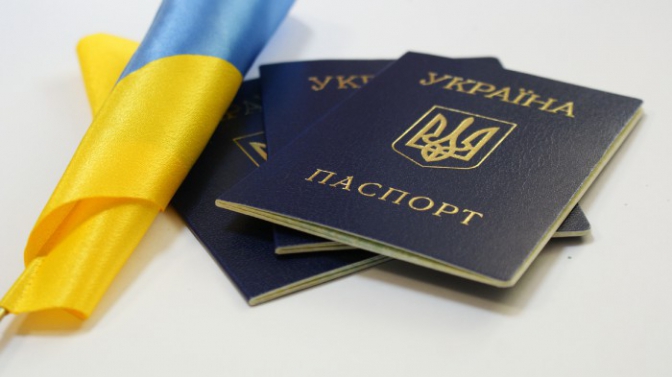 “У відповідь”: Жителям Донбасу отримати український паспорт стане простіше. Як це вплине на українців?