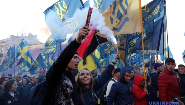Кілька тисяч активістів йдуть колоною: У Києві розпочався марш націоналістів