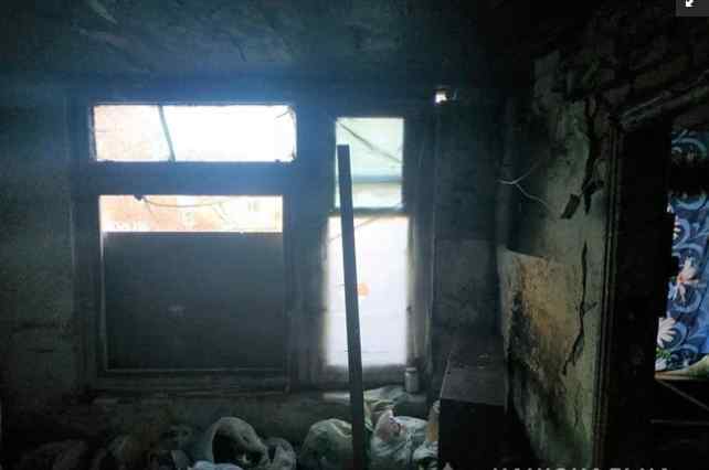 У будинку ще пахло смертю! У Києві у покинутій будівлі знайшли цілу родину. Дітей відправили у лікарню
