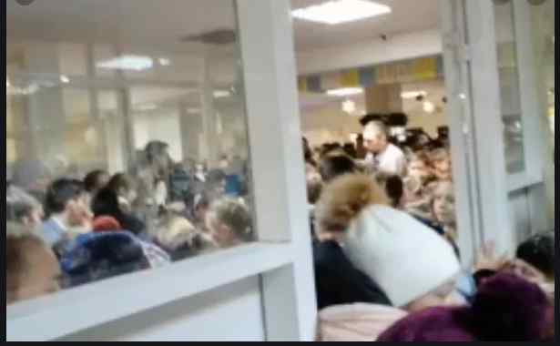 Крики і паніка! У київській школі проводять термінову евакуацію. Подробиці жахливого НП