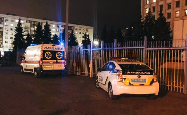 “Центр Києва наполохав постріл”: У будівлі ЦВК знайшли мертвим молодого чоловіка