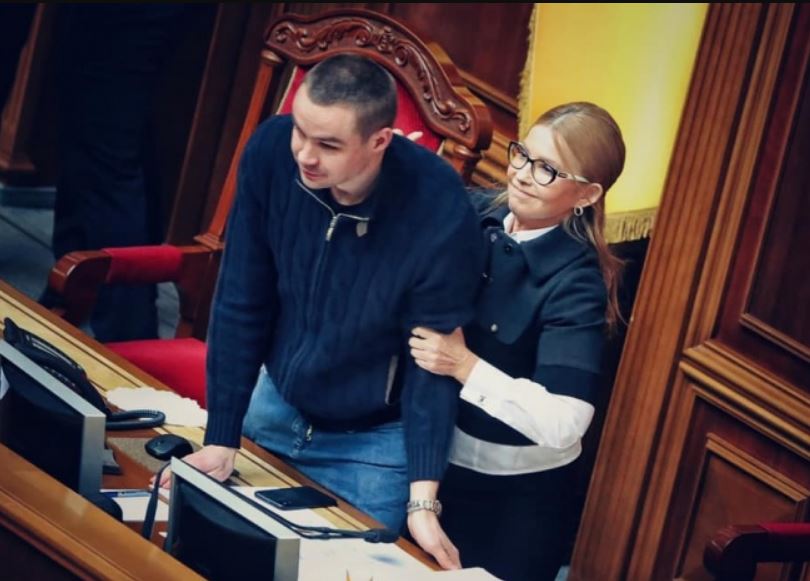 “Я стояла там для того, щоб…”: Тимошенко продовжує саботаж. Українці пригадали Леді Ю старі “грішки”