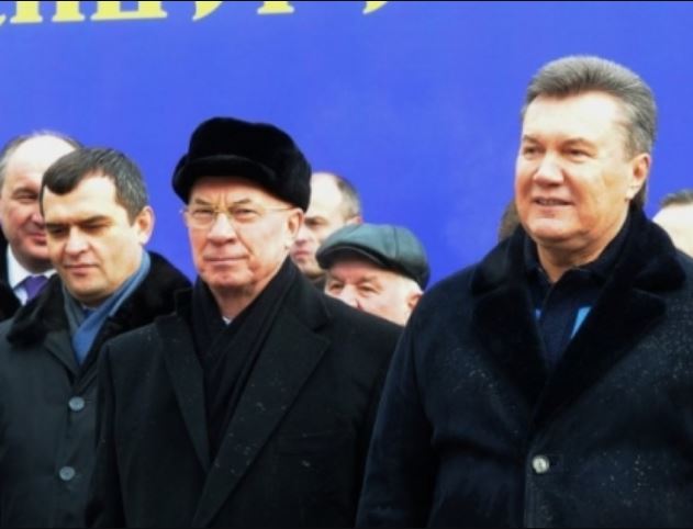 “На Рубльовці”: У Мережі показали елітні маєтки відданих соратників Януковича. “За вкрадені в українців гроші?”