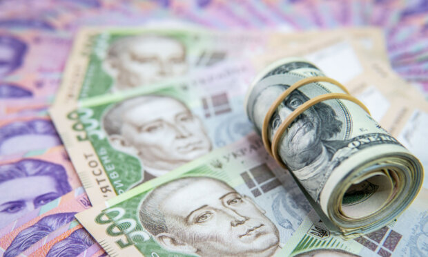 Гривню чекає колосальне падіння: експерт розповів, чого чекати українцям від долара вже зовсім скоро