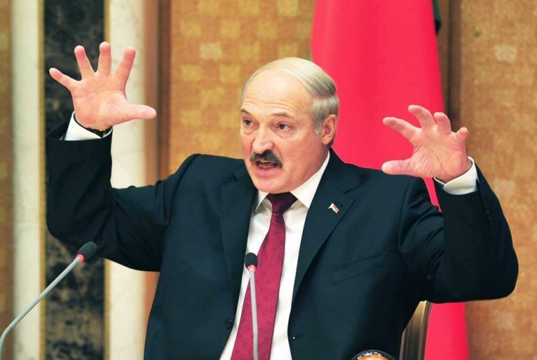 “Щоб не стояти на колінах”: Лукашенко різко пригрозив Путіну. “Так бути не повинно, і так не буде”