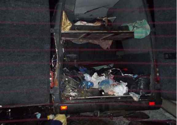 Понівечені тіла і подарунки для близьких: автобус з українцями розбився у Псковській області