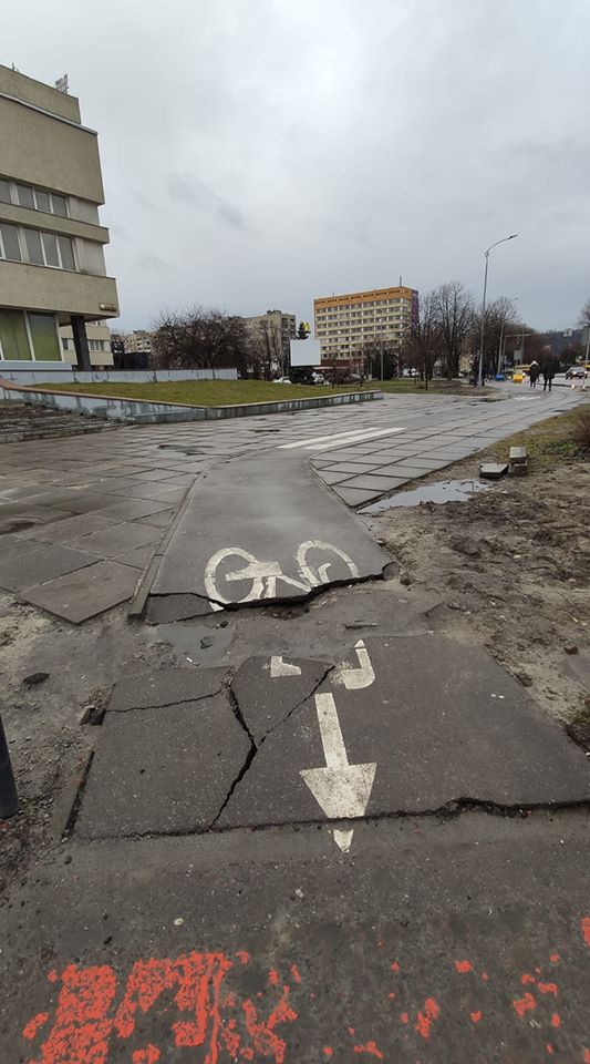 #СадовийВідремонтуйЛьвів: розібрали велодоріжку, а назад скласти не змогли