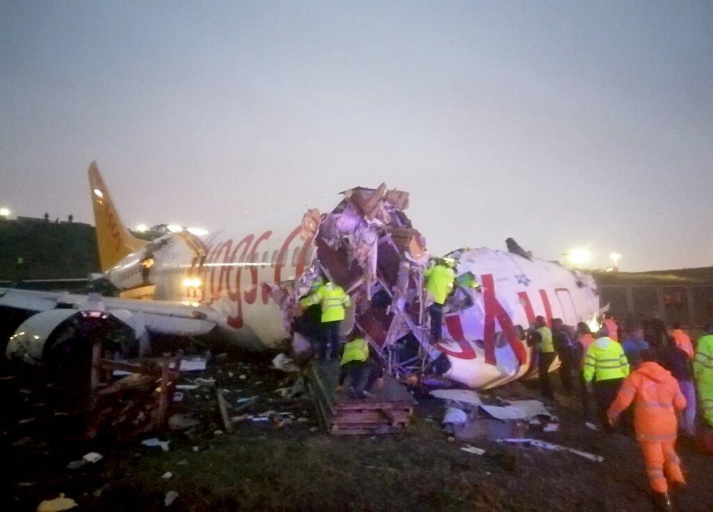 Розірвало на три частини: страшна катастрофа з пасажирським літаком. Тіла розлетілися навколо