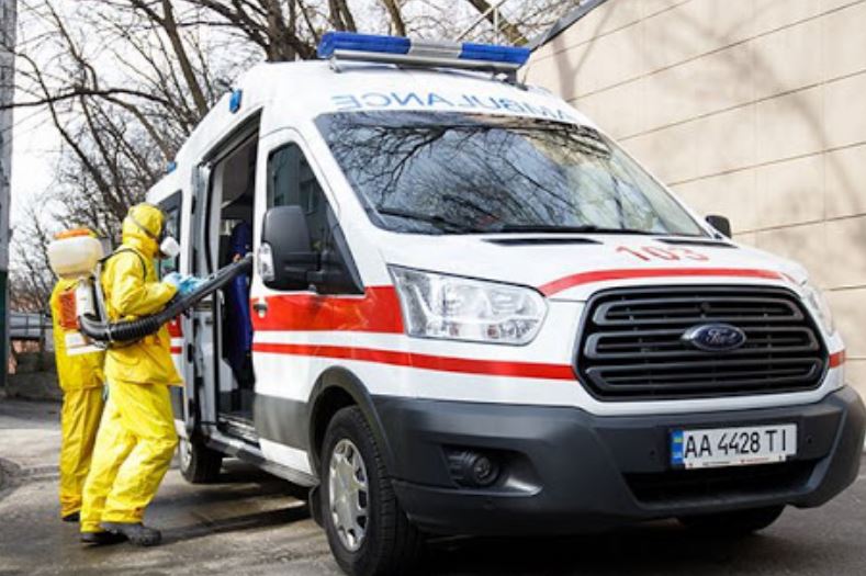 “Стало зле на кордоні”: У Львівську інфекційну лікарню везуть пацієнта з температурою