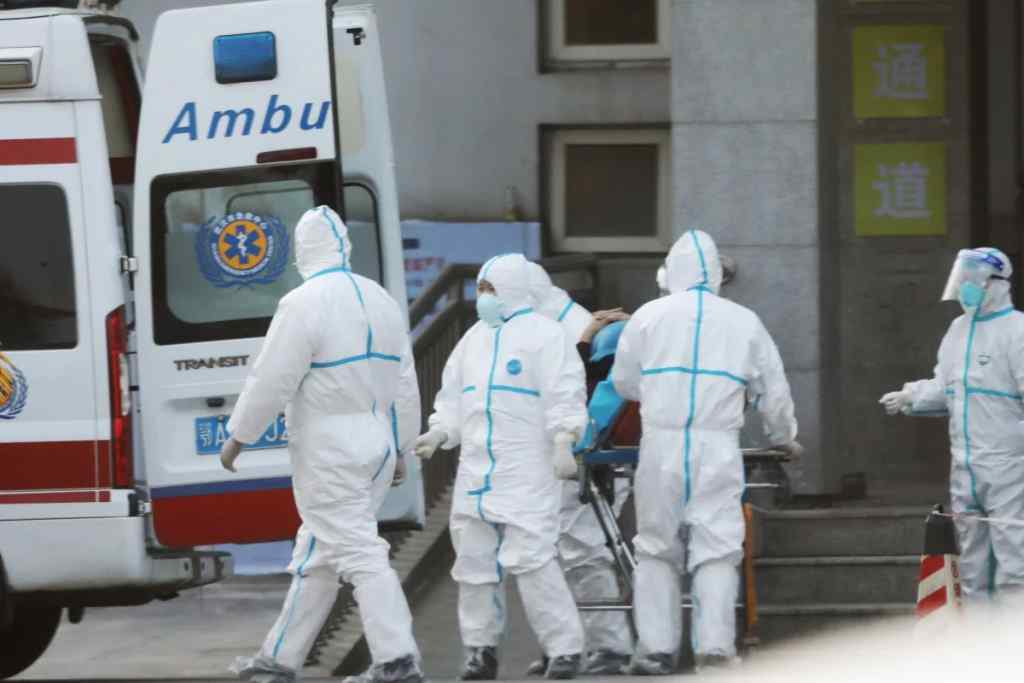 “Серед інфікованих віце-прем’єр”: Відомий чиновник помер від коронавірусу. Парламент країни призупинив роботу