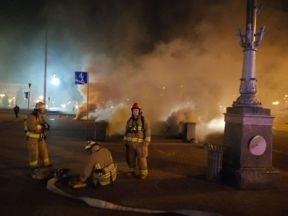 “Декілька годин не могли приступити  до гасіння”: Масштабна пожежа у центрі столиці. Пожежники працювали всю ніч