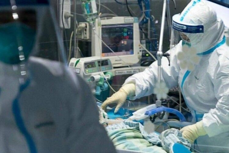 Заразилися під час розтину: подвійна трагедія в лікарні Луцька вразила Україну