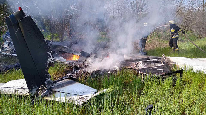 “Розлетівся на частини і загорівся”: Під Дніпром впав невеликий літак. Загинули люди