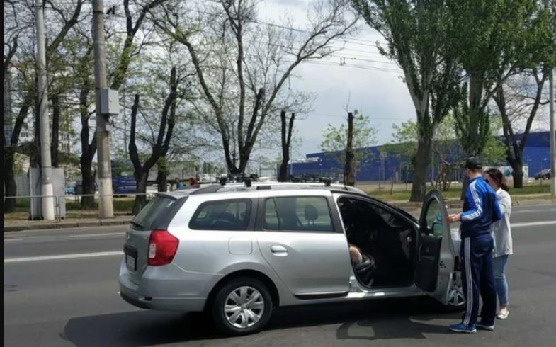 “Встиг загальмувати”: У власному авто посеред дороги загинув відомий українець. Серце не витримало