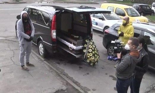 “Разом з ним пішли в труну”: пишні похорони в Тернополі вразили українців. Такого ніхто не очікував