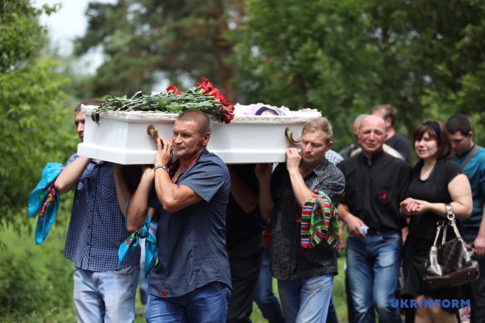 “Застрелили маленьке янголятко”: трагедія в Україні вразила всіх. Відпустили на волю