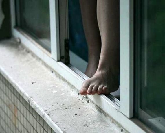 Великоднє самогубство: в Херсоні померла дівчина, яка через кохання викинула з 9 поверху