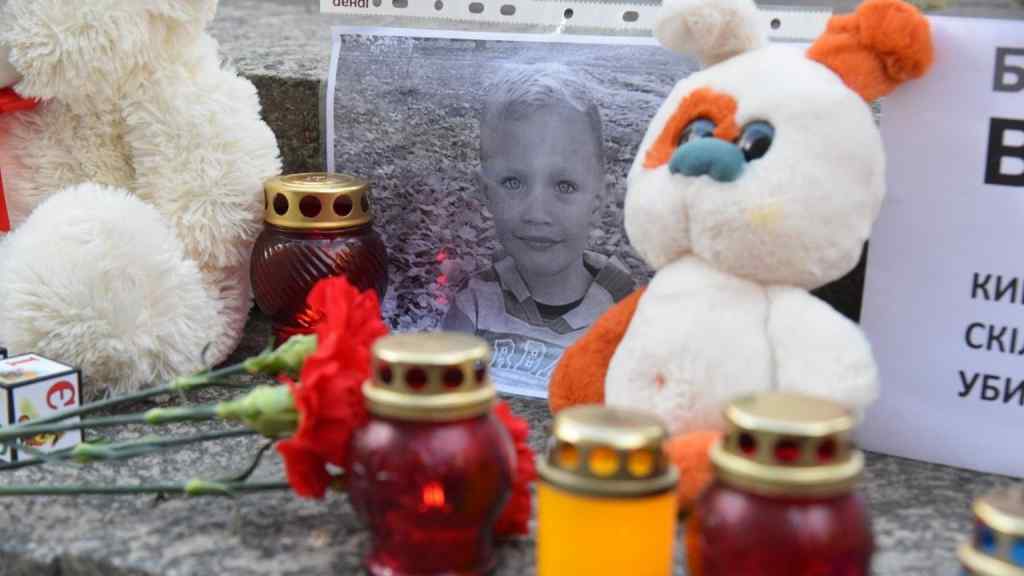 “Понад 10 пострілів”. Нові деталі трагічної загибелі п’ятирічного Кирила: двох відпустили з-під варти