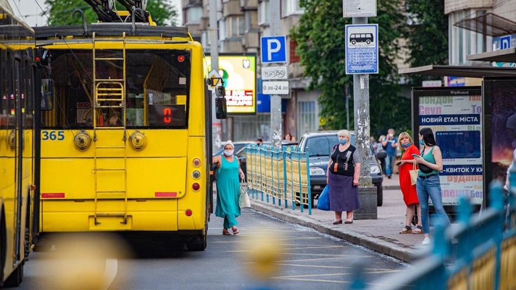 “Зупинка громадського транспорту і…”: Чергове посилення карантину в Україні. У МОЗ зробили важливу заяву