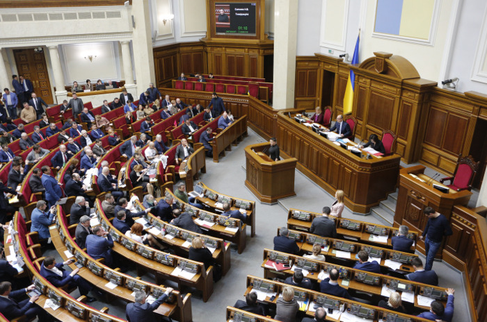Одразу два. У Раді зареєстрували важливі законопроекти по Криму. “Максимально сприяти”