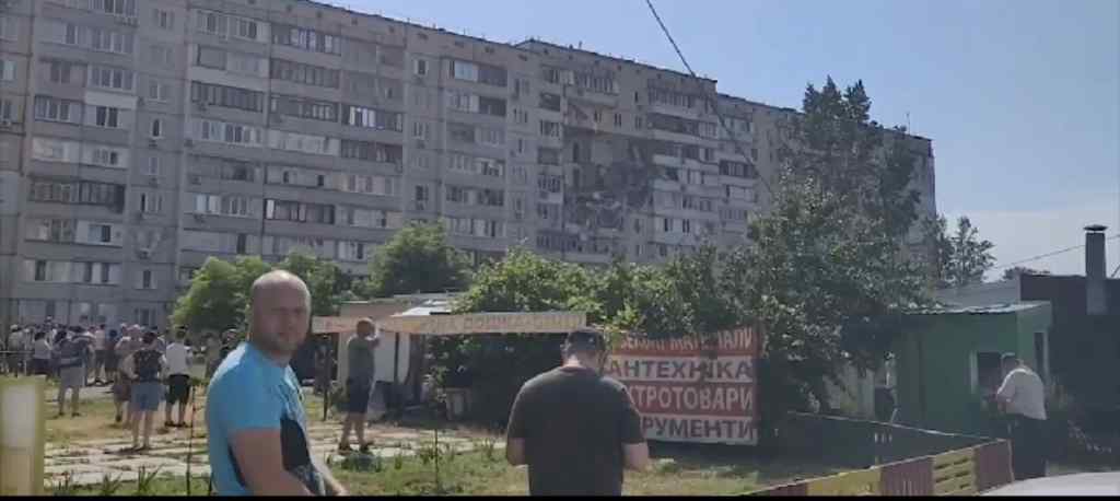 Екстрено! У Києві сталася біда. Багатоповерхівку “рознесло” вибухом газу